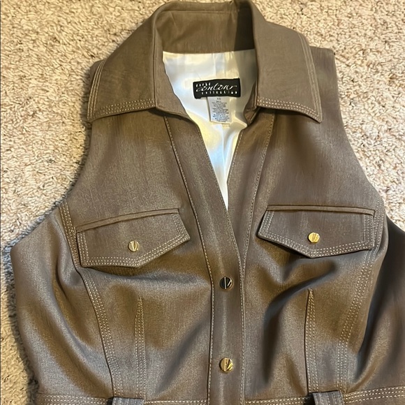 Beige sleeveless Blazer with Belted Waist and Tailored Fit - Picture 3 of 5